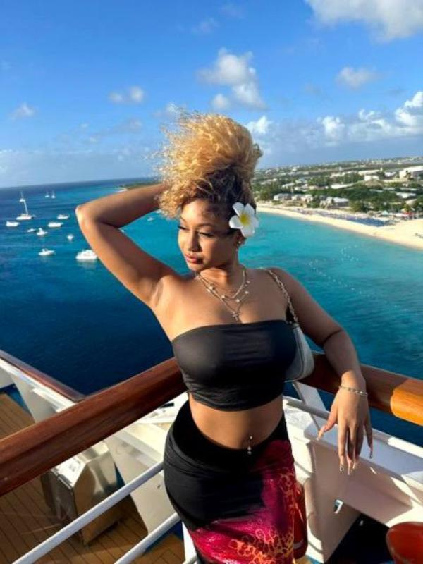 Reina profile portrait